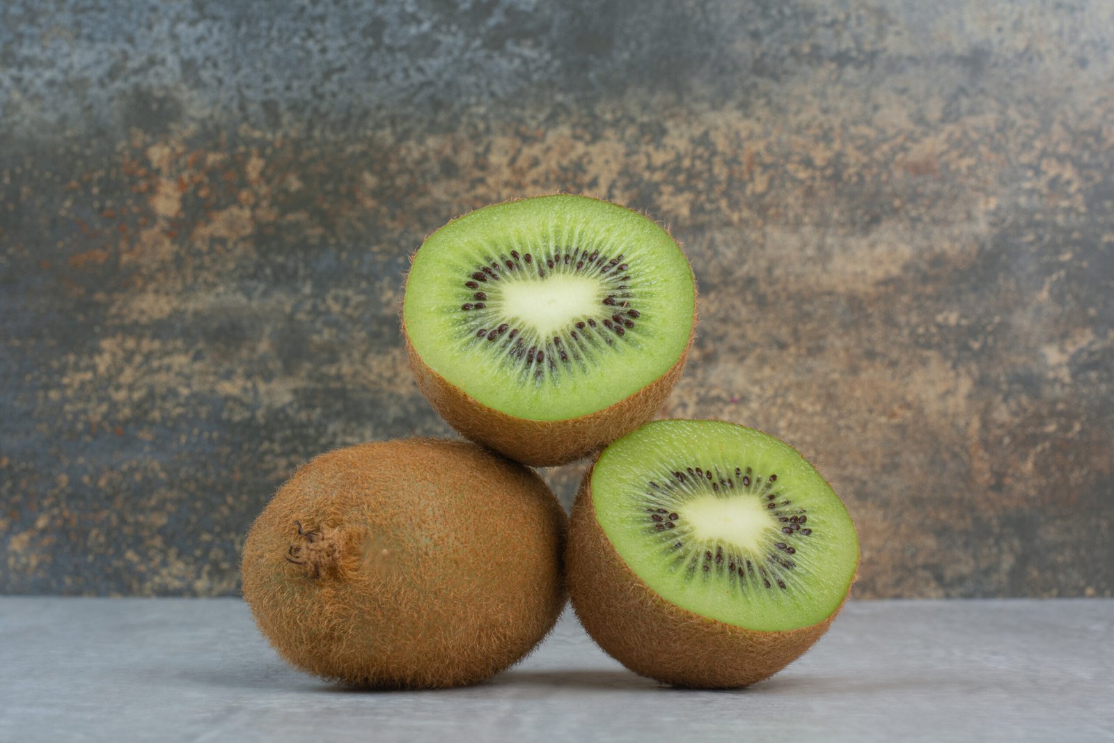 Fresh imported kiwi with high quality and shelf life