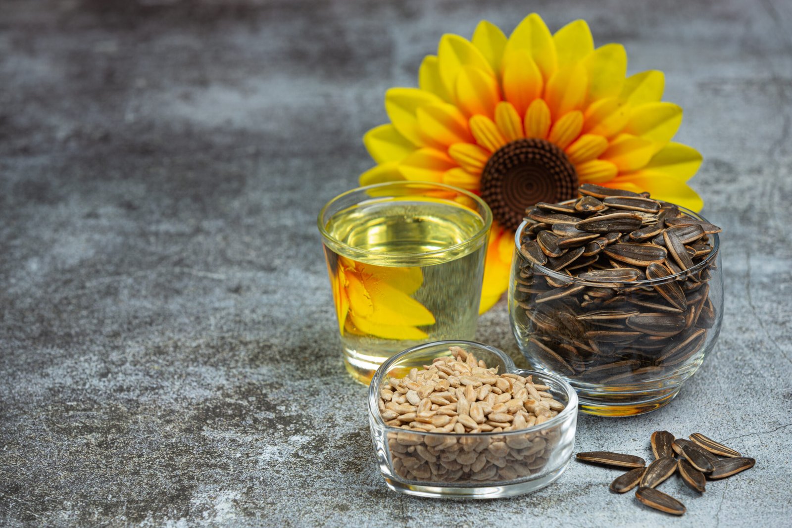 Hot pressed sunflower oil for cooking and frying applications