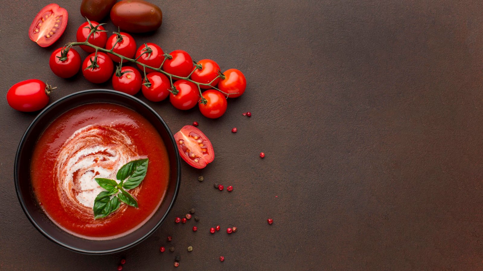 Canned tomato puree for cooking sauces and bulk supply